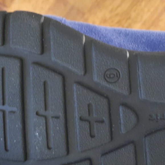 Easy Spirit Blue Suede Shoes 6.5 to 7 - Picture 3 of 4